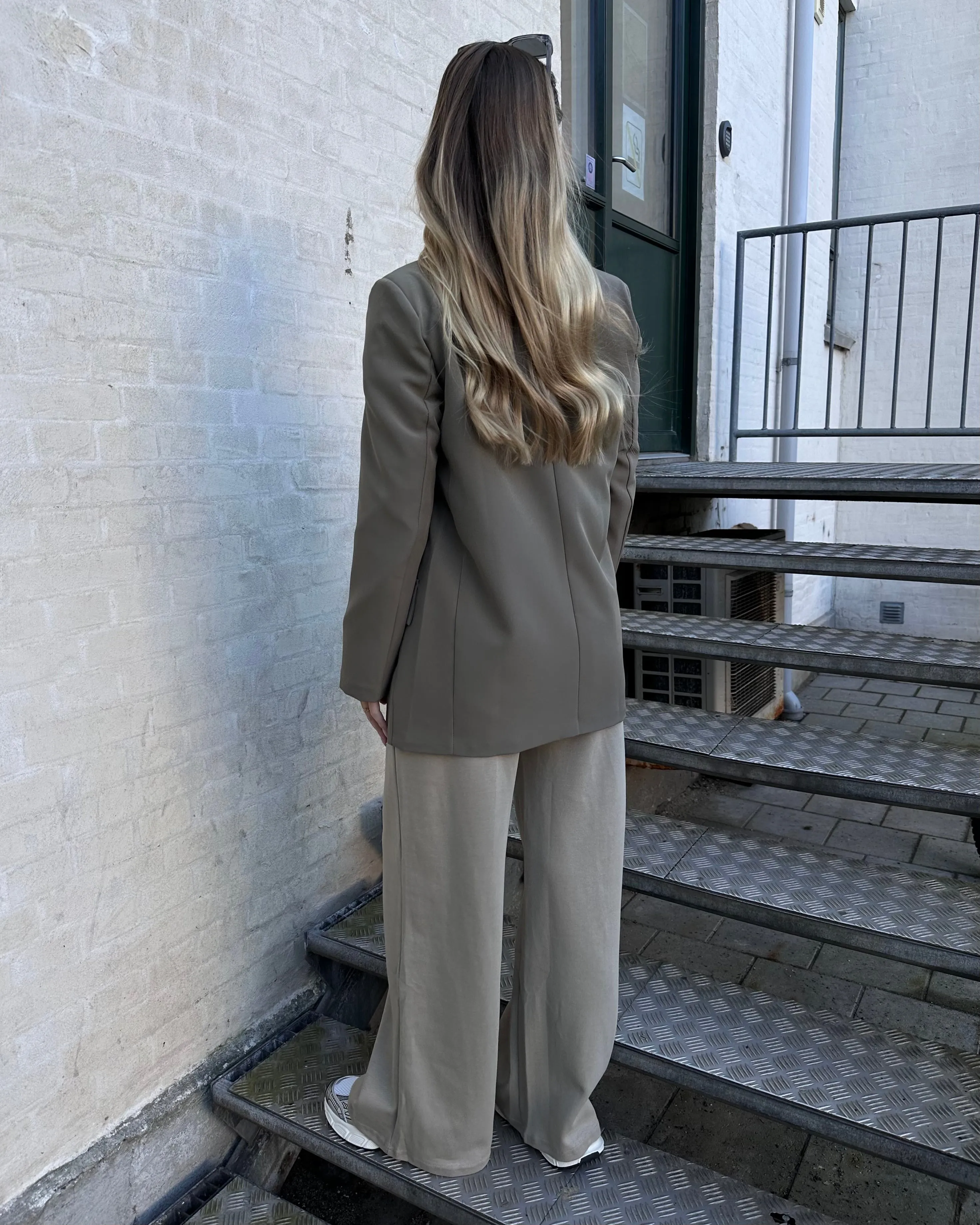 Alma sweatpants lysebrun