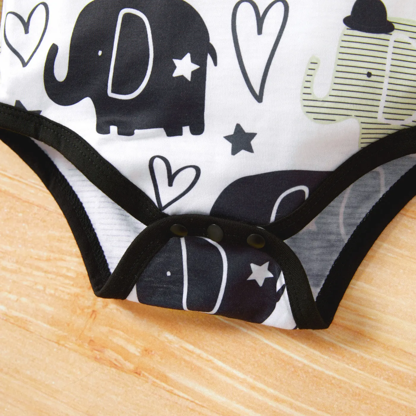 Baby Boy 2pcs Elephant and Stripe Print Black and White Romper Set